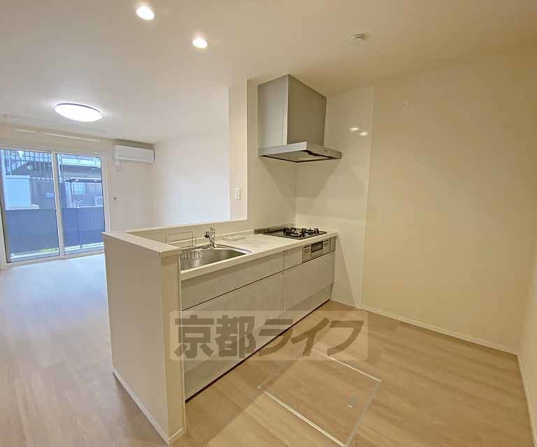 キッチン　開放感のあるオープンカウンターキッチンです。