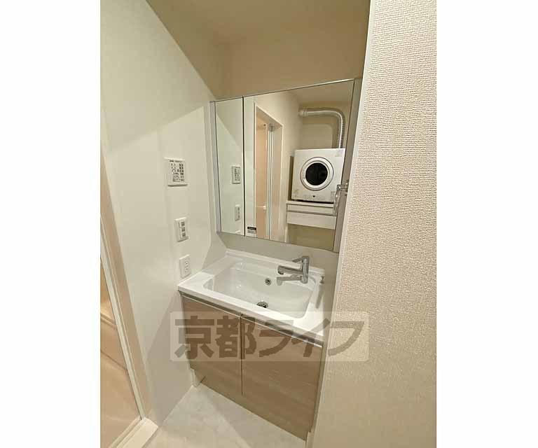 洗面設備　独立シャワー洗面台です。