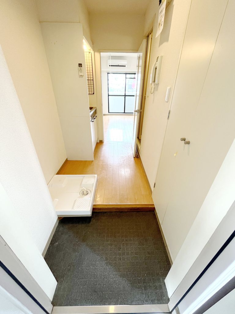 玄関　同建物別号室参考写真です