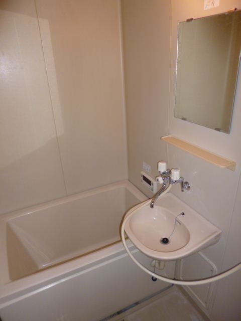 バス・シャワールーム　追い焚き機能付きのお風呂