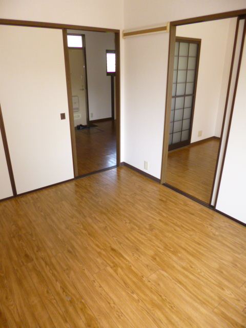 居室・リビング　引き戸を使って全部の部屋を行き来可能