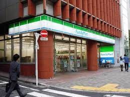 コンビニ　ファミリーマート渋谷明治通り店（コンビニ）まで126m