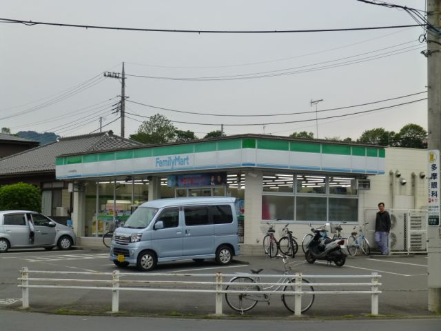 コンビニ　ファミリーマート（コンビニ）まで260m
