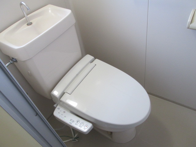 トイレ　温水洗浄便座付き