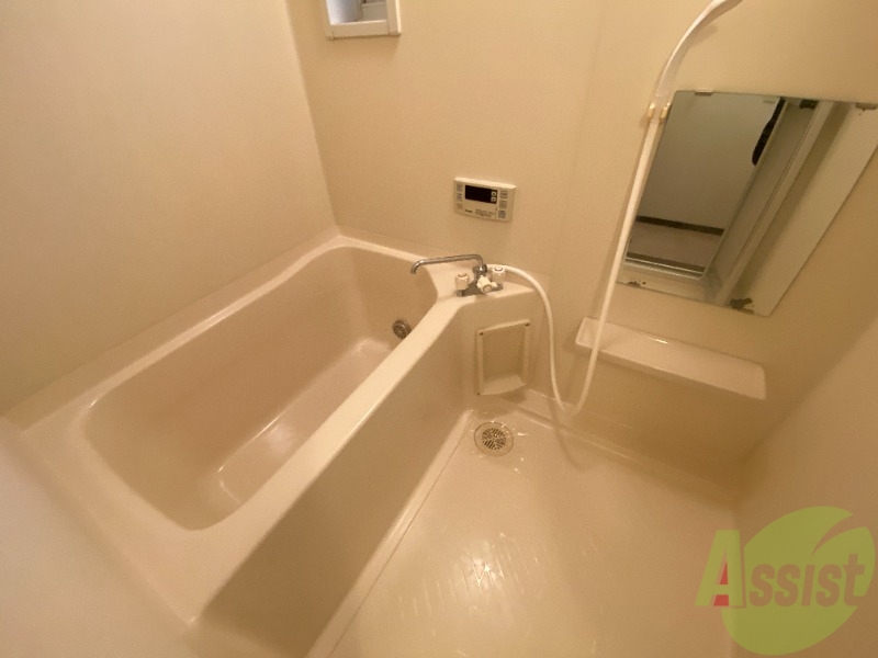 バス・シャワールーム　コチラで日々の疲れを癒し、リラックスしてください