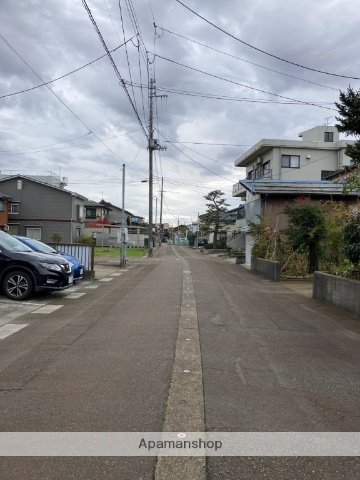 その他　前面道路（その他）まで0m