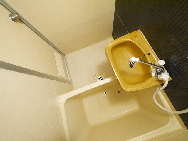 バス・シャワールーム　嬉しいお風呂・トイレ別々物件です。