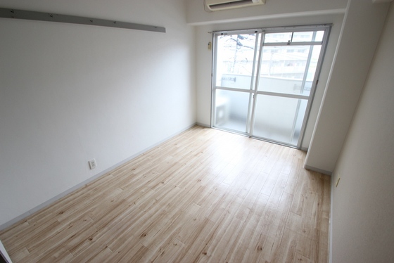 居室・リビング　別部屋の写真です。