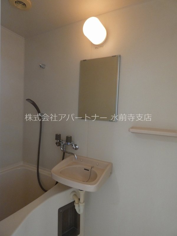 バス・シャワールーム　洗面台付きで便利です！