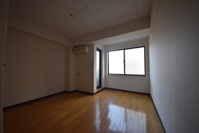 居室・リビング　エアコン完備の洋室です