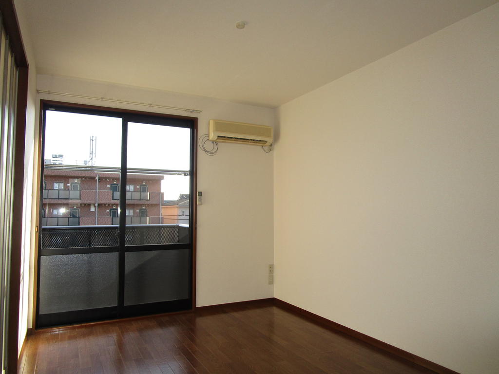 居室・リビング　南西居室　陽当たり〇　エアコン有