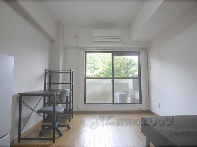 居室・リビング　明るいお部屋です