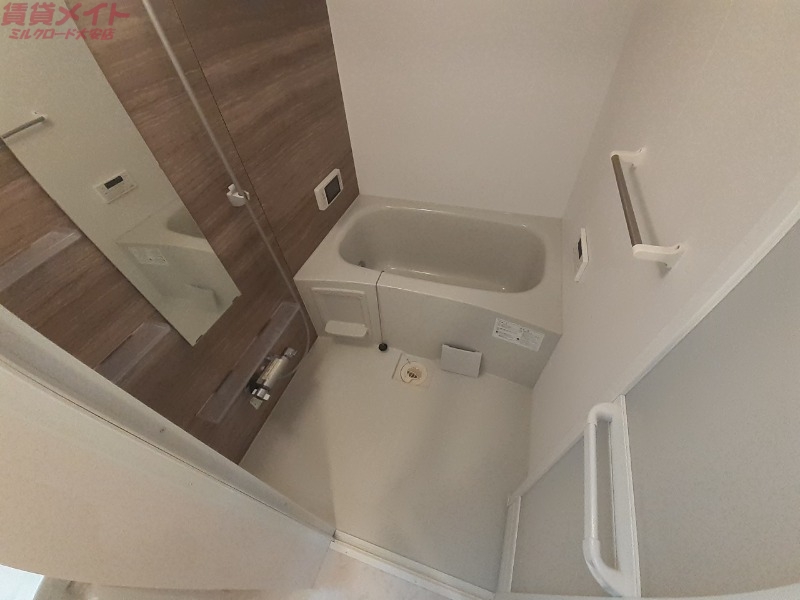 バス・シャワールーム　同物件別部屋写真