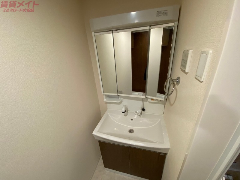 洗面設備　同物件別部屋写真