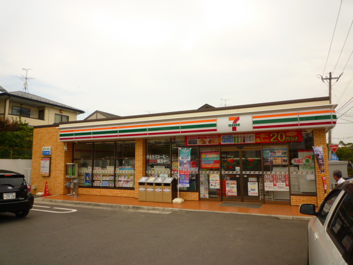 コンビニ　セブンイレブン桜ヶ丘６丁目店（コンビニ）まで850m