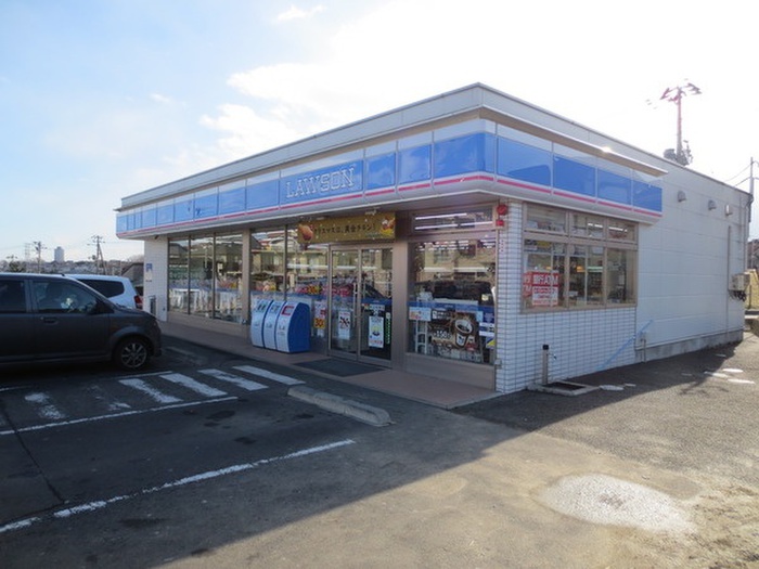 コンビニ　ローソン川平１丁目店（コンビニ）まで550m