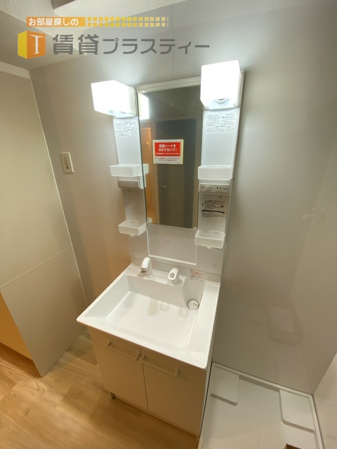 洗面設備　使い勝手の良い独立洗面台です。