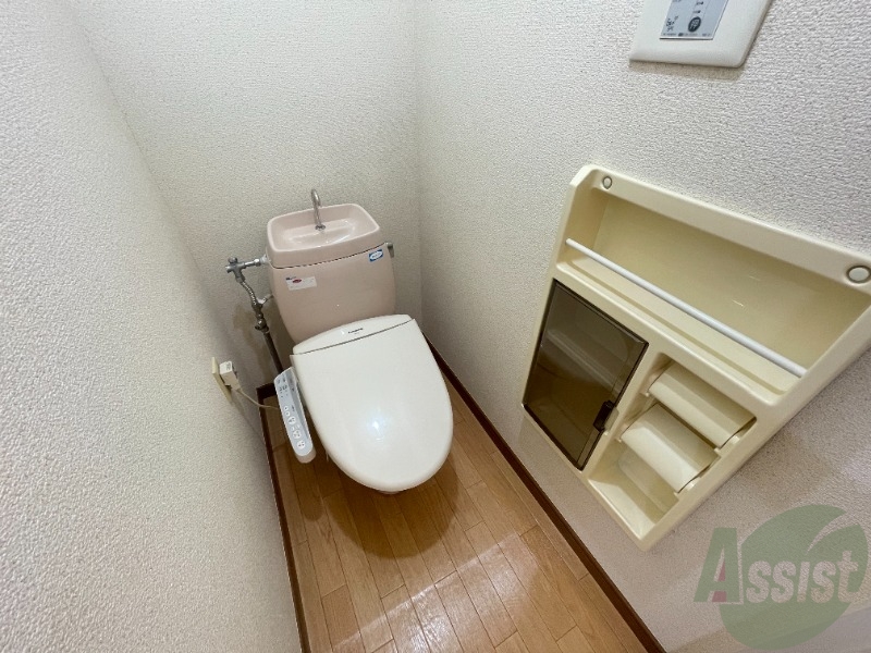 トイレ　ウォシュレット機能がついたトイレです。安心して使用できますね
