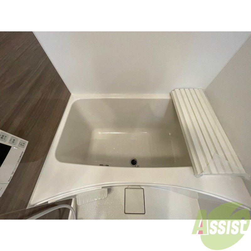 バス・シャワールーム　こちらはバスルームになります。追い焚き付きです。