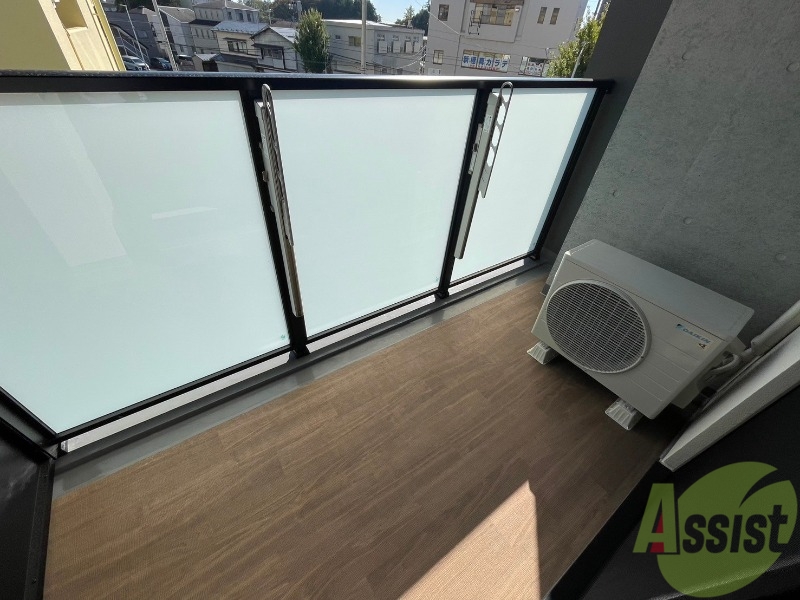 バルコニー　こちらはバルコニーになります。広々しています。