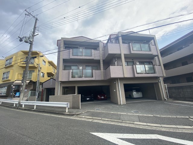 建物外観　防犯カメラ付きでセキュリティ面も安心です♪