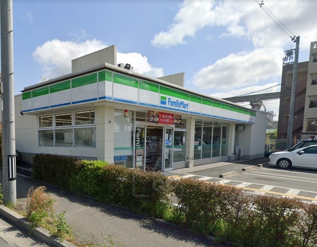 コンビニ　ファミリーマート　彩都粟生南（コンビニ）まで394m
