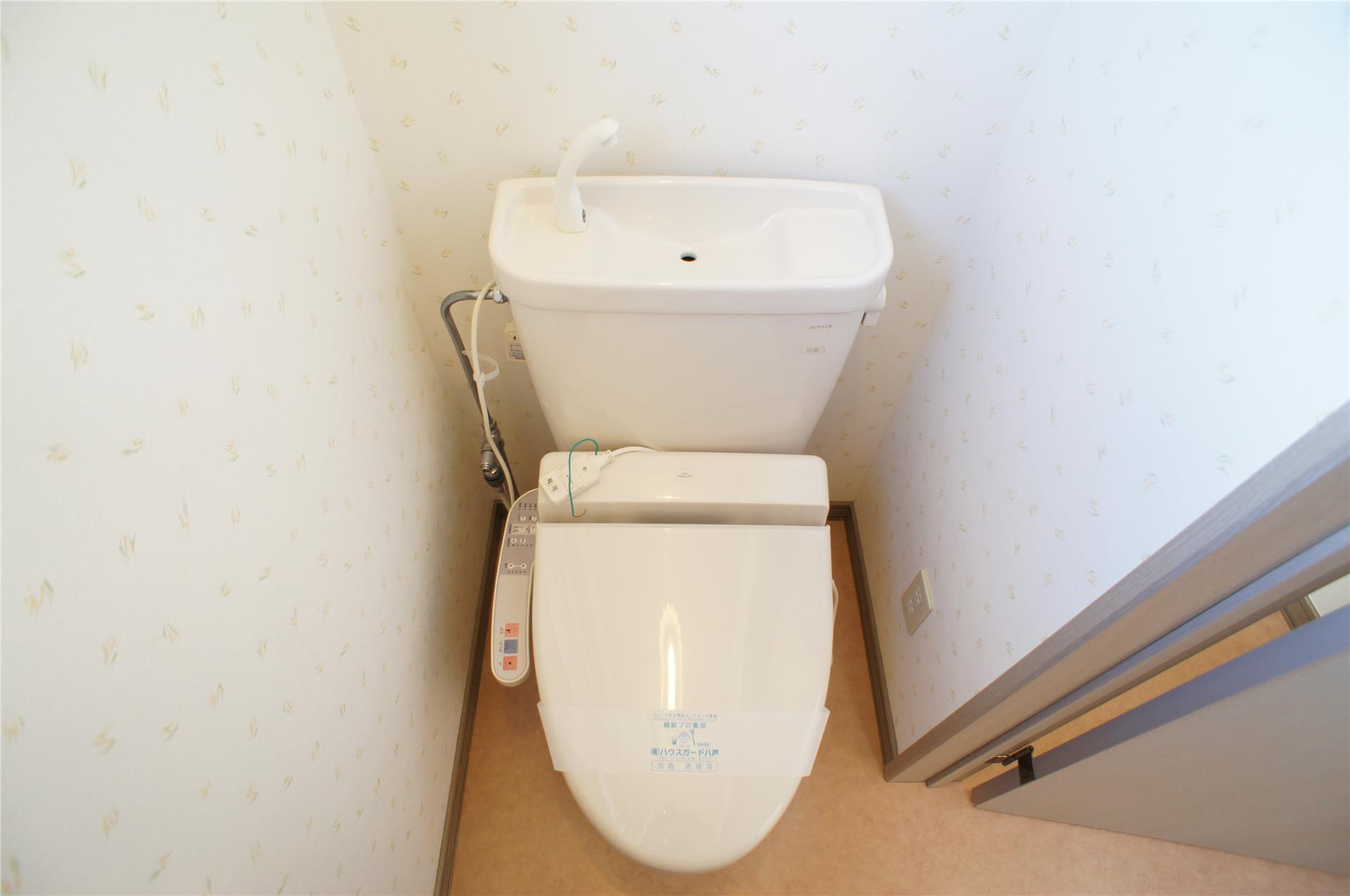 トイレ　温水洗浄暖房便座付トイレ