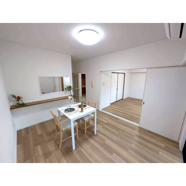 居室・リビング　※別室の参考写真の為、現況優先です。