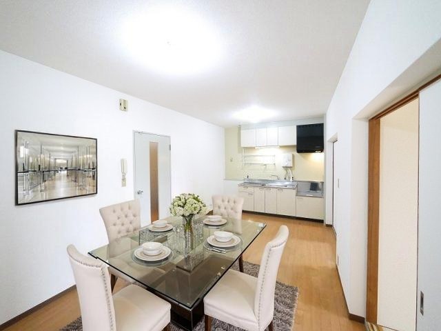 居室・リビング　CGで家具等を配置したもので家具等は含まれません