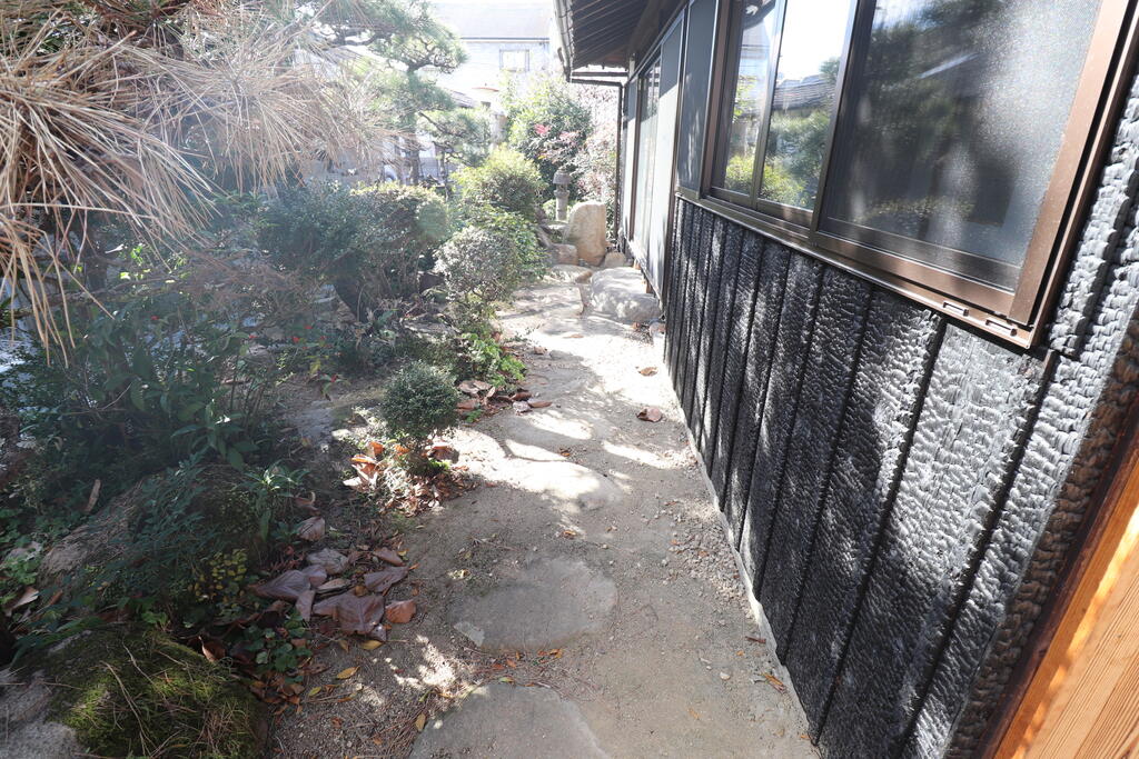 庭　お庭は、古風な雰囲気で落ち着きます♪