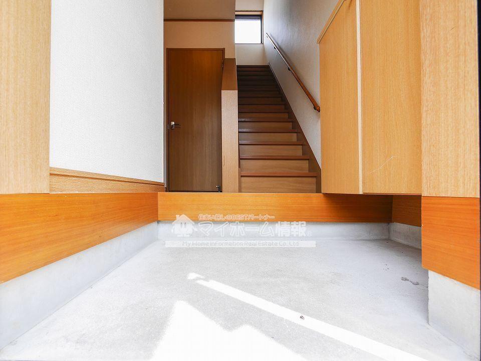 玄関　温かさあふれる明るい玄関は安らぎをもたらします♪♪
