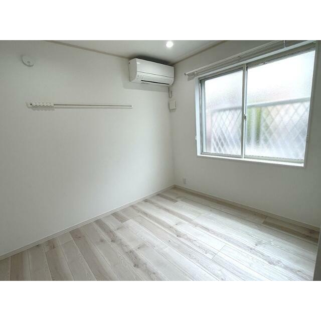 居室・リビング　白が基調の明るい室内！