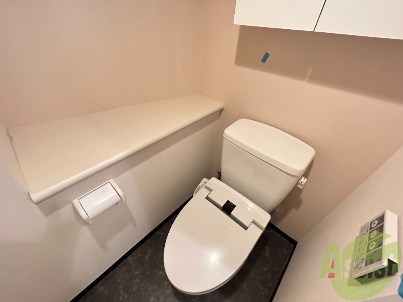 トイレ　こちらのおトイレで落ち着いて用を足してください