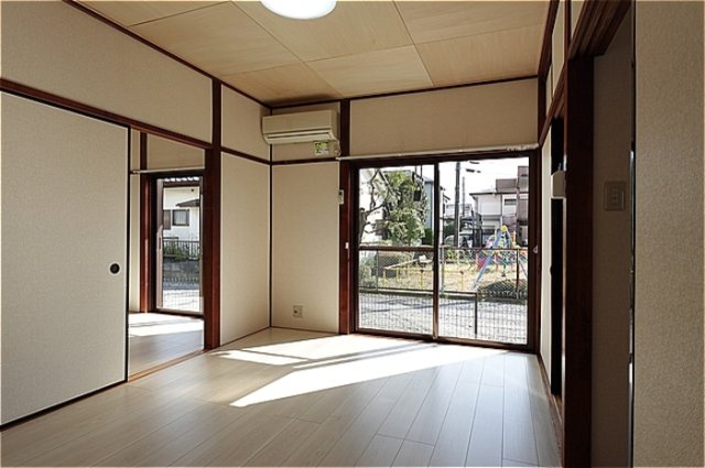 玄関　洋室（玄関側）