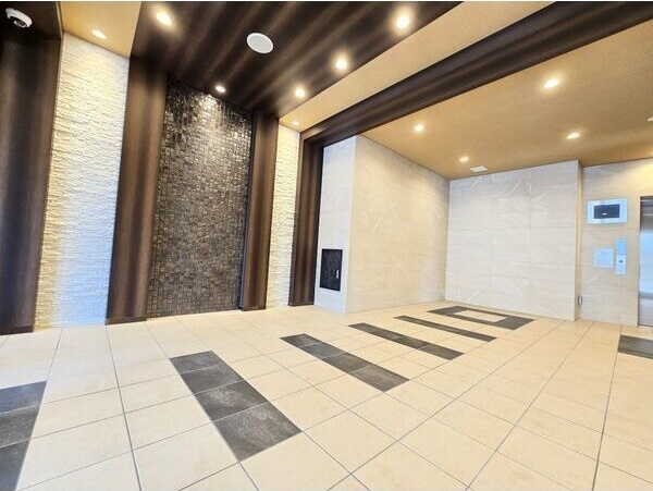 エントランス　名古屋で一番初期費用の安い賃貸専門の不動産会社です(^^)