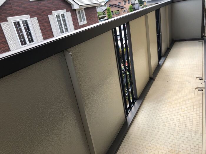 バルコニー　暖かな日差しのふりそそぐバルコニー