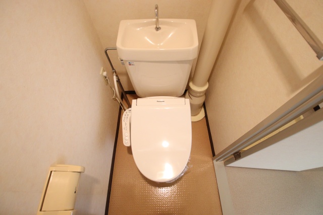 トイレ　※別室の参考写真の為、現況優先です。