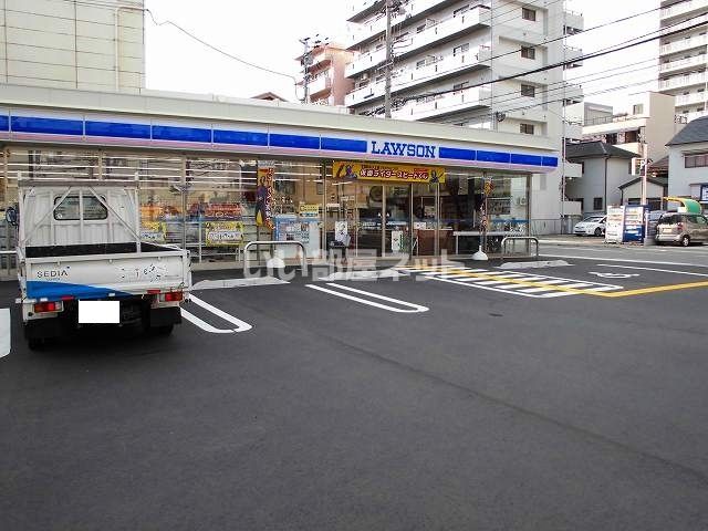コンビニ　ローソン神戸吾妻通3丁目店（コンビニ）まで135m