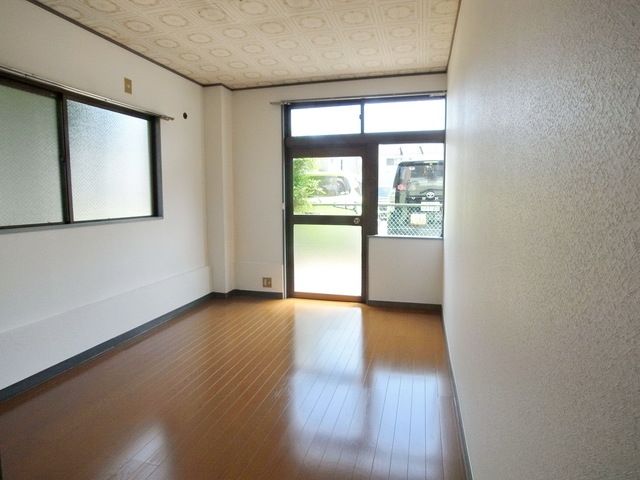 その他部屋・スペース　♪ベランダ側の二部屋には勝手口が双方ついています♪