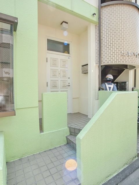 エントランス　♪エントランスは防犯面に強い作り♪