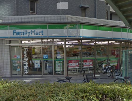 コンビニ　ファミリーマート 新大阪駅東口店（コンビニ）まで535m