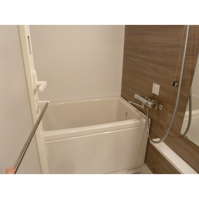 バス・シャワールーム　コンパクトで使いやすいお風呂です