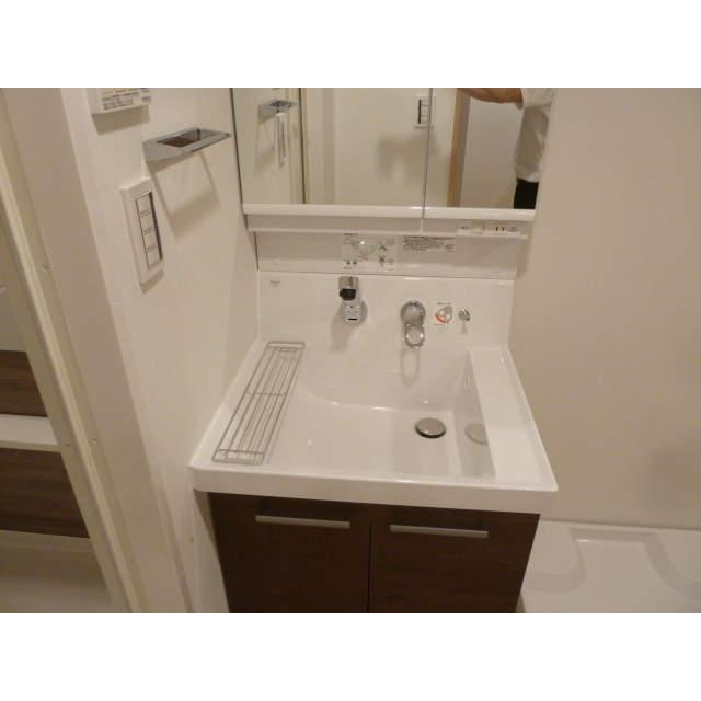 洗面設備　ゆったりとスペースのある洗面所