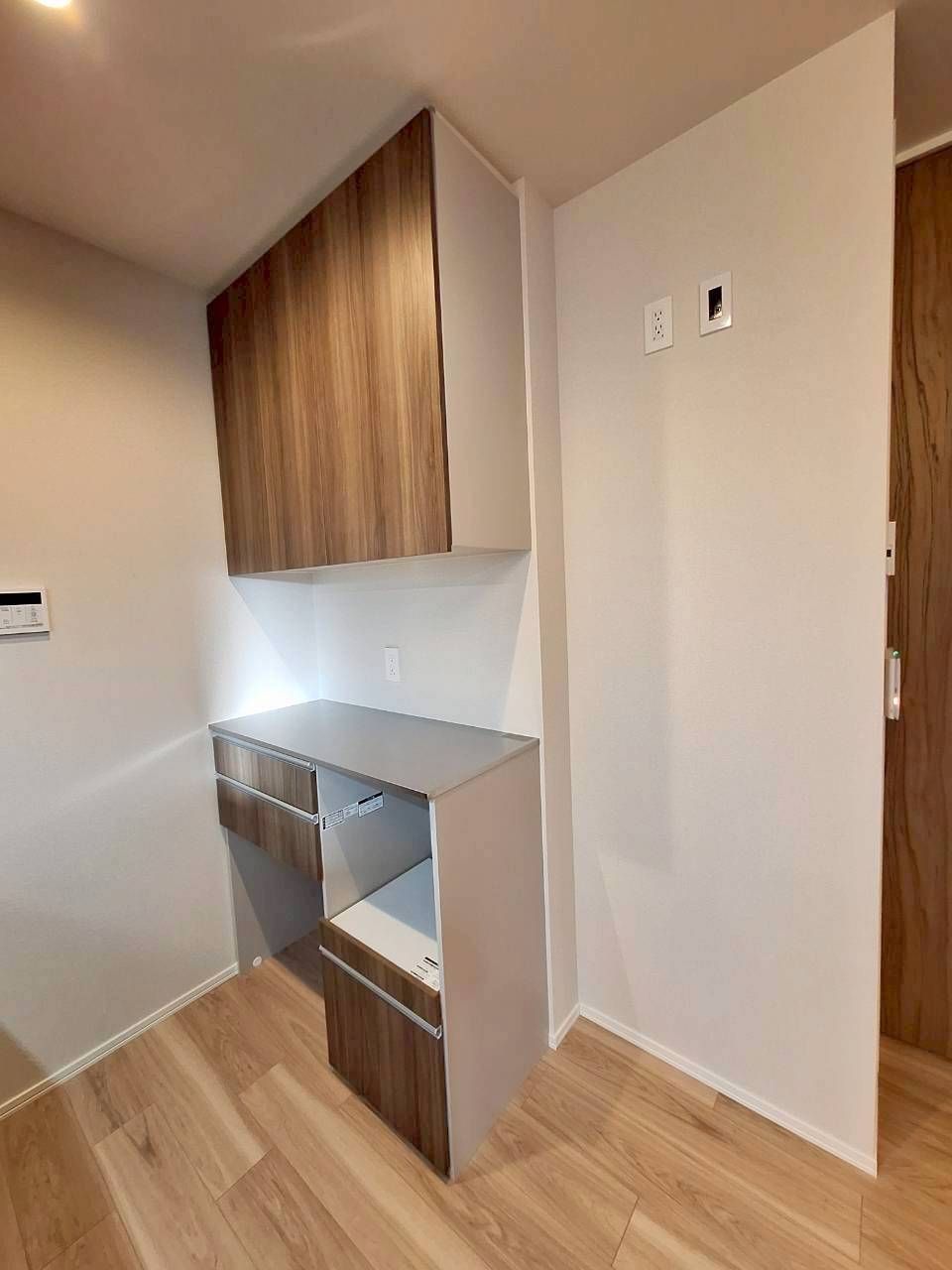 その他　★備え付け食器棚★