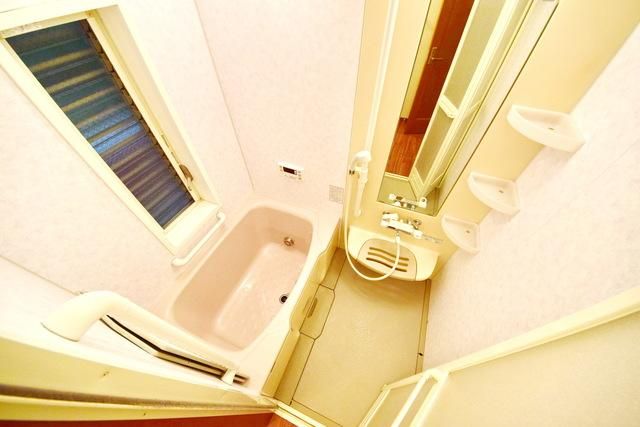 バス・シャワールーム　★小窓付きで湿気対策も安心です★