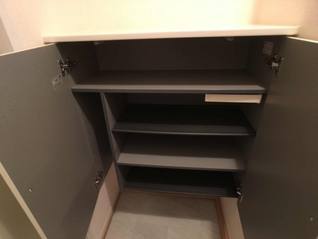 玄関　写真は類似です。