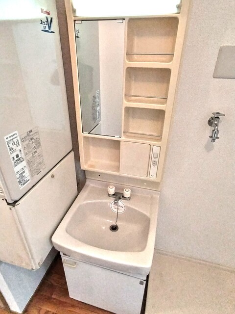 洗面設備　★★洗面所には身支度に便利な洗面化粧台があります♪★★