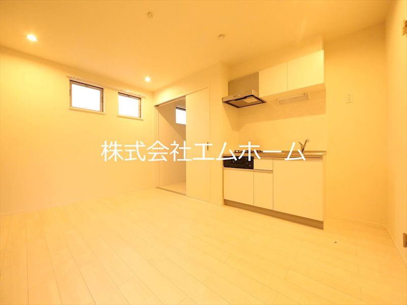 居室・リビング　ＬＤＫ9帖　エアコン付　1フロア2部屋　全角部屋　エアコン付