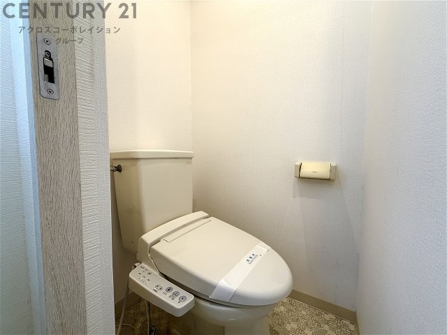 トイレ　嬉しい温水洗浄便座つき！