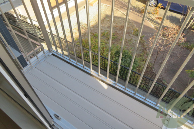 バルコニー　バルコニーは洗濯物もしっかり干せそうな広さです。